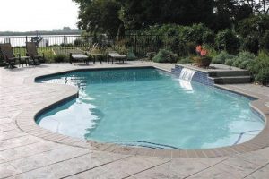 Tips for Keeping Your Swimming Pool Warm This Fall 