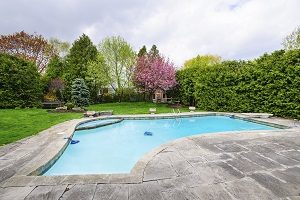 Pool Chemical 101: What’s the Difference Between Chlorine and Bromine? 